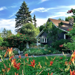 Cute Cottage in garden- Lyndon VT