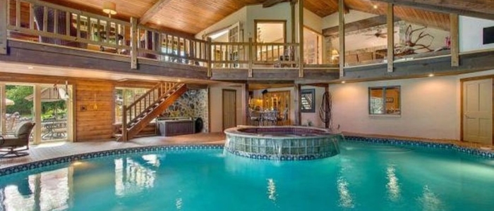 Pool indoor swimming pool